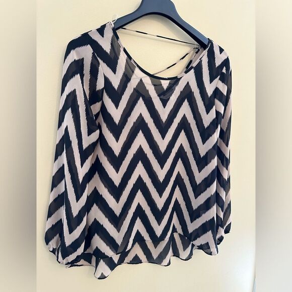 Charming Charlie Flowy top/coverup - Picture 2 of 7